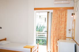 Rhodes Hotel | "Villa Rhodos" 1* hotel near beach 2