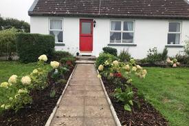Curragh Cabin | Ardmore Fisherman's Cottage *New Listing*