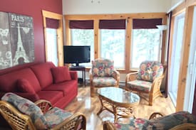 Saint-Hermenegilde Villa | Chalet de L'Érablière du Lac Wallace