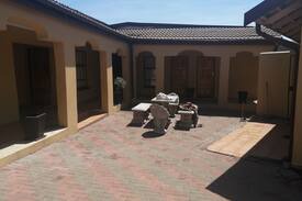 Newcastle Bed & Breakfast | Ziphos Bed And Breakfast