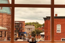 Almonte Apartment | Thoburn Loft - 2 bdrm in historic downtown Almonte