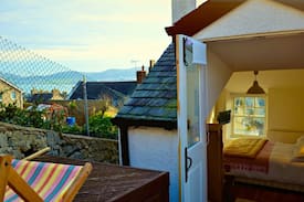 Llandudno Cabin | Escape Cottage - Gorgeous Sea Views.