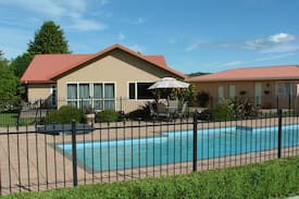 Motueka Valley Bed & Breakfast | Waitakiroa Farmstay B&B
