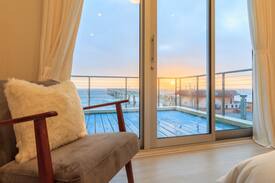 Sharp Park Apartment | Luxury Beachfront Penthouse Near SF (Blue Wave 3)
