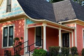 Guthrie House | The Prairie Queen / Pet Friendly / Hot Tub