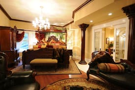 Ennis House | The Jewel Of Jeffers - Sleeps 12 - Fully Furnished