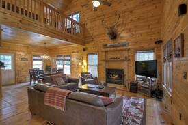 Ellijay Cabin | Clear Creek Cabin is a peaceful and quite 4 bed 2 bath cabin that sits on a mountain stream with pool and ping pong tables.
