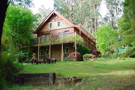 Tanjil Bren Cabin | Rustic Luxury in Reindeer Lodge