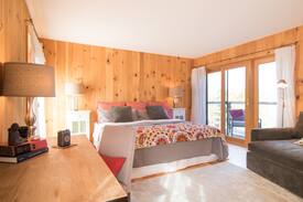 Chelsea Villa | Luxurious, high-vibration, modern retreat
