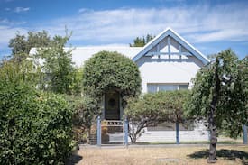 Orange House | Kinross Cottage | Neat and Stylish, Sleeps 9