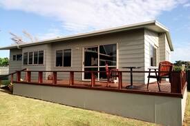 Baylys Beach Cabin | Tasman View cottage on Cliff top at Baylys Beach.