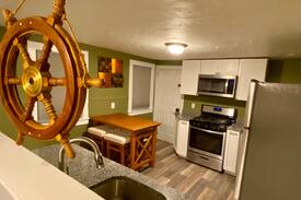 Plymouth Apartment | The Ship’s Wheel Downtown Plymouth 2+ Guests