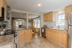 Greilickville House | Walk to the Bay + Cedar Lake | Traverse City House