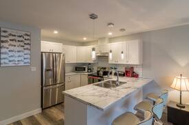 Crofton House | 2 Wheel Inn located oceanside in Crofton B.C.