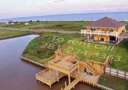 Cedar Lane House | The Pier House in Sargent, TX (close to Houston)
