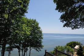 Applegate Cabin | Lazy Lookout Lakefront Sleeps 8! 3 Bedrooms