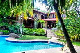 Tamarindo Hotel | Bonga House Dorms