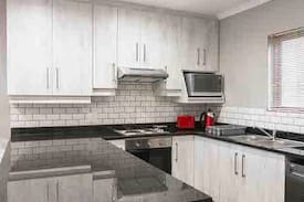 White River Apartment | Unit 12, Greenway Woods, self catering 3 bedrooms