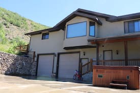 Daniel House | Cobble Creek Ranch 8k sq. ft Sleeps 30+, 40 acres