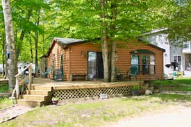 Honor Cabin | American Resort Cottage on Little Platte Lake