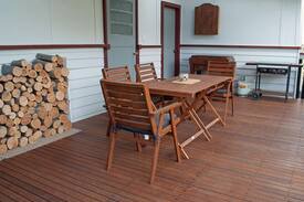 Omeo House | JJ's Omeo Accommodation Cottage