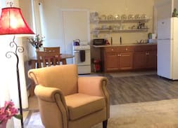 Damariscotta Apartment | Mystical Mary Howe Room, Downtown Damariscotta
