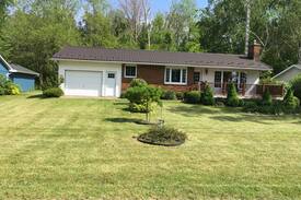 Lambton Shores Cabin | Broadview Ave - Lake Valley Grove - Cottage