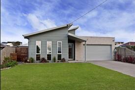 Port Fairy House | South Haven, Port Fairy Playground, WiFi & Netflix