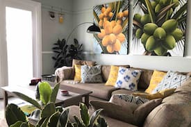 Redcliffe Cabin | Coconut Cottage Beach Retreat-Netflix-Wifi-Pets ok