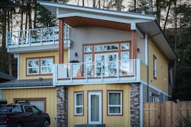 Comox House | Windslow Guest Suite at Kye Bay Beach in Comox
