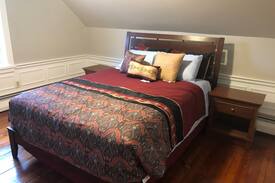 South Amherst House | Etinde House the ideal place for you and friends