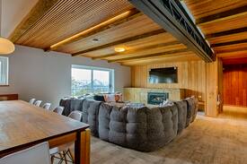 Falls Creek Apartment | Le Chalet- King of the Mountain, Sleeps 16, 5+ night