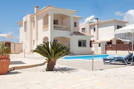 Mandria House | 5 Star 3 Bed Luxury Villa in Mandria A2