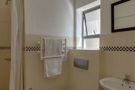 Eikenbosch Apartment | Falcon Crest 2 bedroom 1 bath - Tyger Waterfront