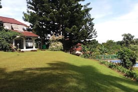 Cisarua Villa | Villa Putih Sangrila Cisarua 6 bed 4 bath