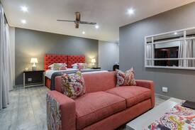 White River House | Nut Grove Manor - Flamboyant Suite