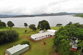Lake Tinaroo House | Tinaroo Lakefront Homestead