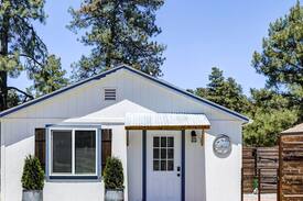 Prescott Cabin | Hillside Hideaway*Private Centrally LocatedCottage