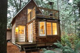 Point Roberts Cabin | Gingerbread cottage - Lily Point Park