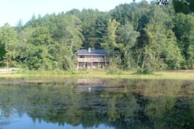 Salem House | Beaver Lake House-Welcome to Social Distance Land!