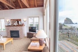 Downtown Cannon Beach House | Ocean front beach cabin pet friendly Seahorse #380