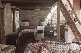 Dinas Cross Cabin | Bwthyn Becca - Perfect for a couple