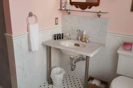 Oswego House | Kingsford Higgins B&B, Private Bedroom & Bath