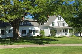 Marlborough House | Sunnyside ~ Charming Farmhouse, Spectacular Views