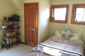 Riverwest Apartment | The Green Room @ Hawk's Nest