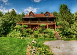Mulmur Cabin | Pine River Log Home Canopy Bed Room