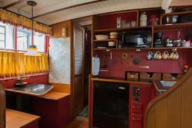 Westlake Boat Rental | Sugar Shack Houseboat on Lake Union