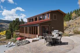 Red Cliff House | Snow Cross Inn House