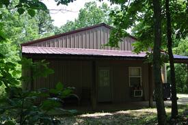 Montier House | Collier Bluff Cabin in Pine Hollow