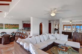 Avalon Apartment | Impecably Decorated Villa + Wrap Around Balcony + Breathtaking Views - Hamilton Cove Villa 18-75